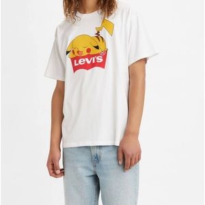 NWT M Levi’s x Pokémon Pikachu shirt
